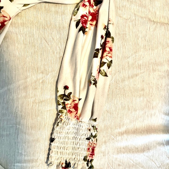 Floral scrunched long sleeve top by love streak size medium - Picture 5 of 6